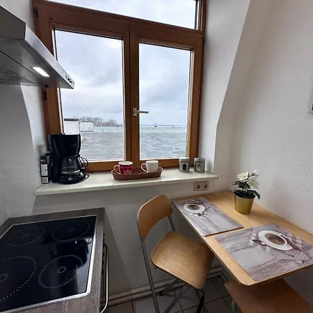 Hafenkante - Monteur- & Gratis Wlan Mit Parkplatz Apartamento Rostock